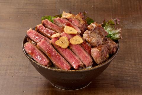 肉テロ！肉たらしくてぎゅう 田町店 【おすすめ】サーロイン＆カットステーキの相盛りステーキ丼(200g) Sirloin ＆ Cut Beef Steak Bowl