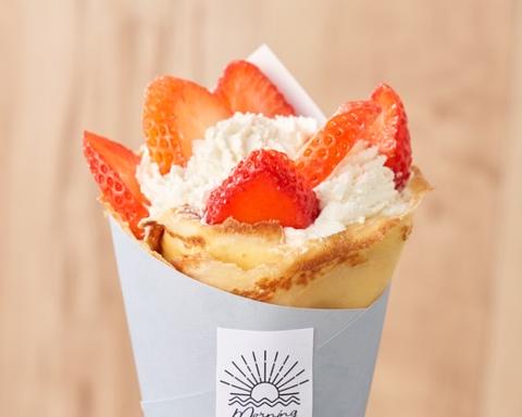 Morning Fellow神楽坂 人気No1旬の完熟いちごクレープ