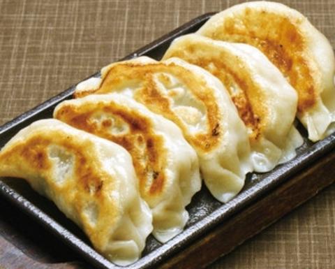 居酒屋万 焼き餃子(5コ)