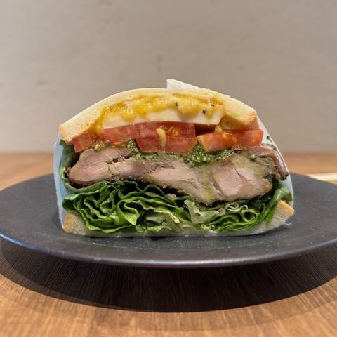 cafe TRAINNO sandwich さっぱりチキンモッツァレラ