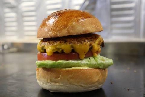 シーエス バーガー チーズバーガー