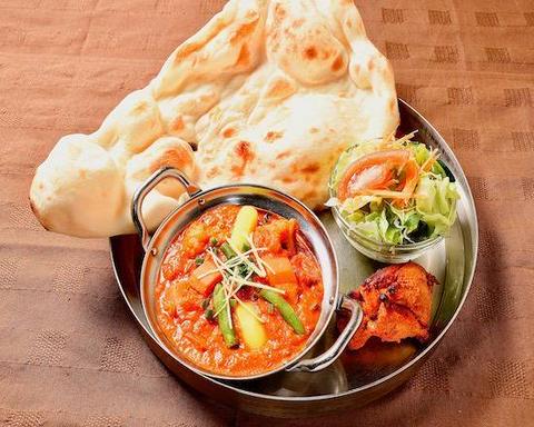 アジアンネパール料理 パナス 【お肉とサラダ付き充実セット】カレーセット Curry Set (CTikka/Salad)