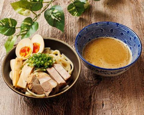 めん処夢ノ弥 当店人気No.3 極めて濃厚な豚骨魚介味玉つけめ麺ガッツリ「さばニンニク付き」