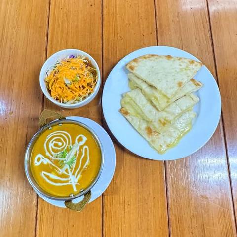 LEKALI チーズナンカレー弁当 / Cheese Naan Curry Bento