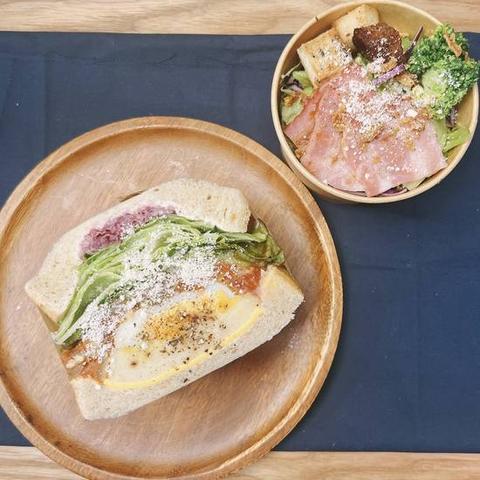 17sandwiches王子店 【人気No.1】ほろほろ牛すじ＆たっぷりビーフのトマト煮込みのサンドイッチと選べるサイドメニューのセット