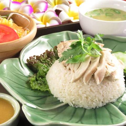 タイ政府公認 タイ料理 アロイチンチン Thai Style Restaurant Bar Aroi Chin Chin 【ご飯1番人気】カオマンガイ Boiled Chicken Rice (Kao Man Gai)