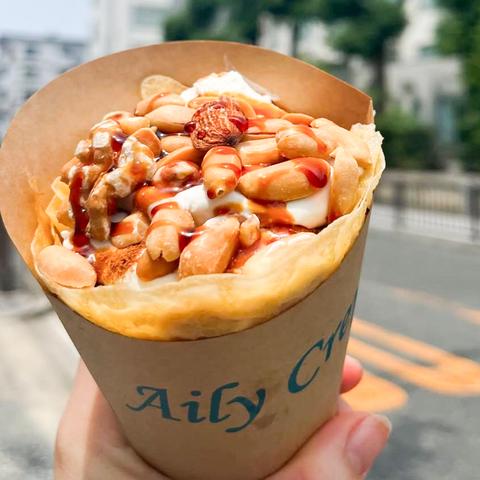 アイリークレープ 自家製塩カラメルとナッツと生クリーム