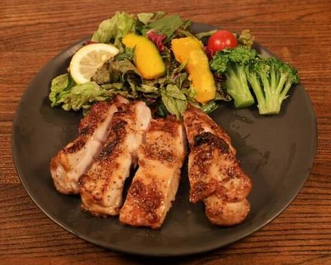 筋肉食堂 六本木店 New・皮なし鶏モモ肉のピリ辛ホットグリル(弁当) Spicy grilled Chicken Thigh