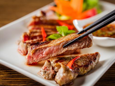 タイ料理 ウライワン 40 ヌアヤーンイサーン(タイ東北部牛肉ステーキ)