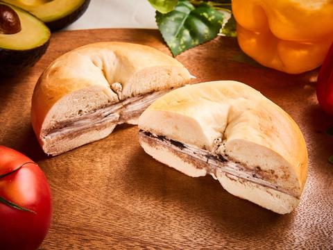 【自家製もっちりベーグル】ベーグルカフェZERO オレオ＆クリームチーズのベーグルサンド Oreo ＆ cream cheese bagel sandwich