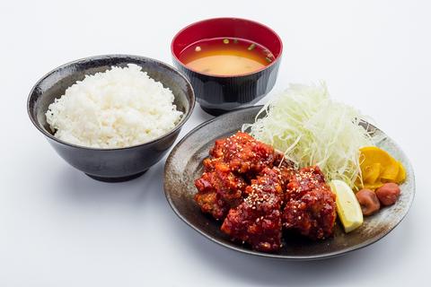 きしから六甲道店 韓国風辛辛唐揚げ弁当(唐揚げ4個入り、みそ汁付)