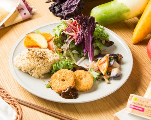 チャヤ ナチュラル&ワイルドテーブル 日比谷シャンテ店 お麩カツレツと3種デリの酵素玄米弁当