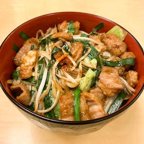 鉄板で作る丼屋 ドンテツ！ 鉄板丼屋ドンテツの鉄板のホルモン丼甘ダレ
