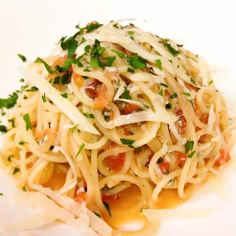 Fioretto シラスとフレッシュトマトのスパゲティ