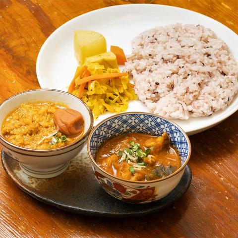 初台スパイス食堂 和魂印才たんどーる <ナンコツキーマ+週替わりの肉カレー> まかないカレー2種盛り弁当