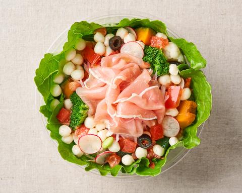 美と健康 10salad(テンサラダ) 堺店 生ハムのせモッツァレラチーズのフルサラダ Full Salad with Uncured Ham ＆ Mozzarella Cheese