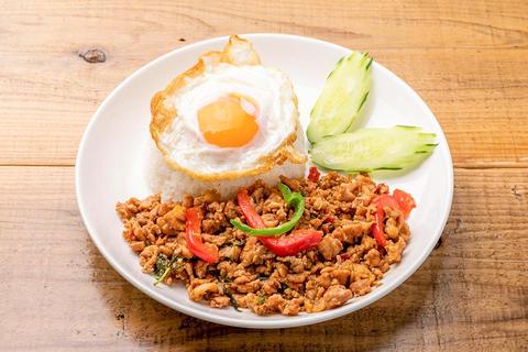 バンコックコスモ食堂  ガパオライス Spicy Minced Chicken ＆ Holy Basil Stir-Fry on Rice
