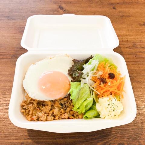 カフェ ミニヨン ガパオライス