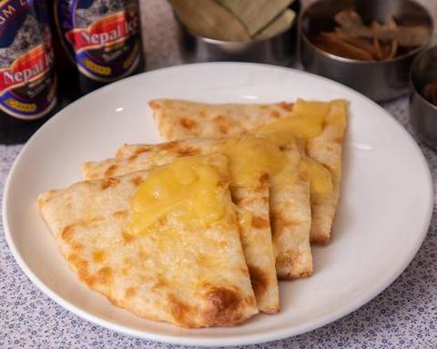 インドネパール料理ガヤトリ チーズンナン Cheese Naan