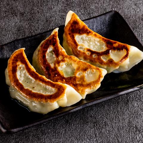 本格四川料理 麻辣時代 本八幡店 ジャンボ焼き餃子(3個)