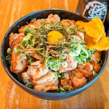 吉鳥関目店 炭火焼き鳥丼