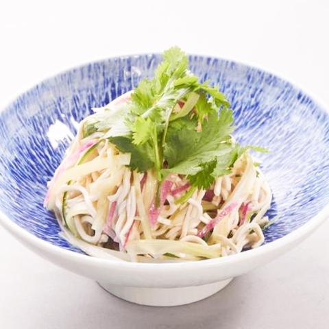 大連餃子基地DALIAN アークヒルズ店 干し豆腐と香菜のサラダ