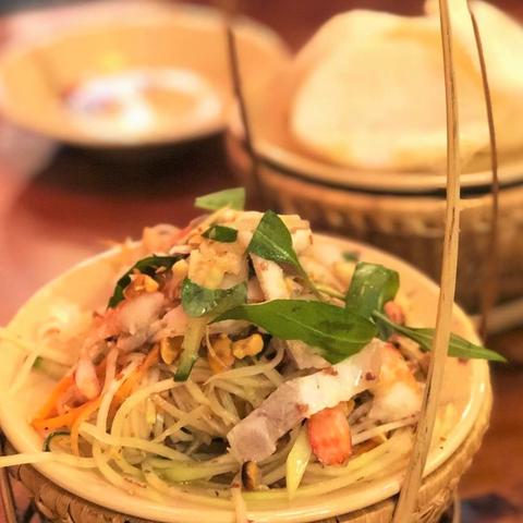 ベトナム料理店 ホイアン大阪店 ゴイドゥドゥ (青いパパイヤと海老と豚肉のサラダ えびせん付き)