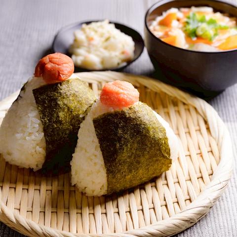 【おにぎりと豚汁】明治屋～南阿佐ヶ谷店～ 選べるおにぎり2種+小鉢1種+ハーフ豚汁
