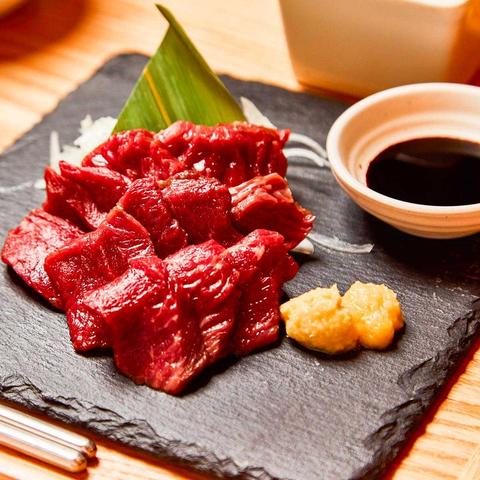 馬肉特急【馬太郎】西新宿7丁目店 上赤身馬刺し定食(特製醤油、にんにく付き)