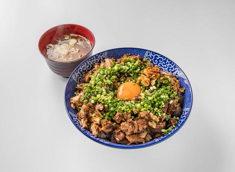 丼ぶり屋 幸丼 三ツ又店 豚玉丼どかメガ盛り(手作り味噌汁付き)