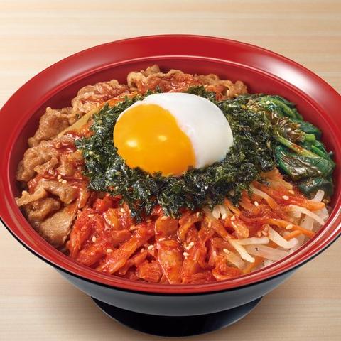 すき家 高円寺駅南口店 おんたま黒ビビンバ牛丼 Bibimbap-Style Gyudon w/ Soft-Boiled Egg & Seasoned Seaweed