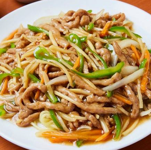 四川麻辣火鍋 天府 関内店 チンジャウロース焼きそば Pepper Steak with Yakisoba
