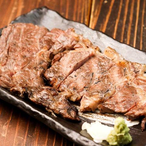 藁焼き 居酒茶屋 鑪 牛ステーキの藁焼き