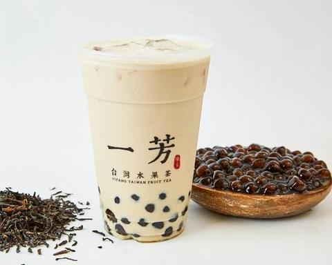 一芳台湾水果茶 浅草雷門店 タピオカ紅茶ミルクティー