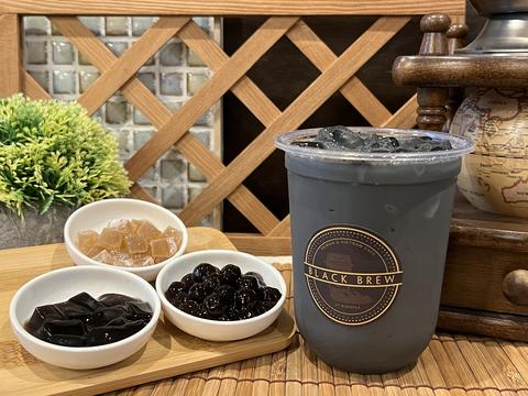Taiwan&Vietnam Cafe BLACK BREW 玉造駅前店 竹炭鉄観音烏龍ミルクティー