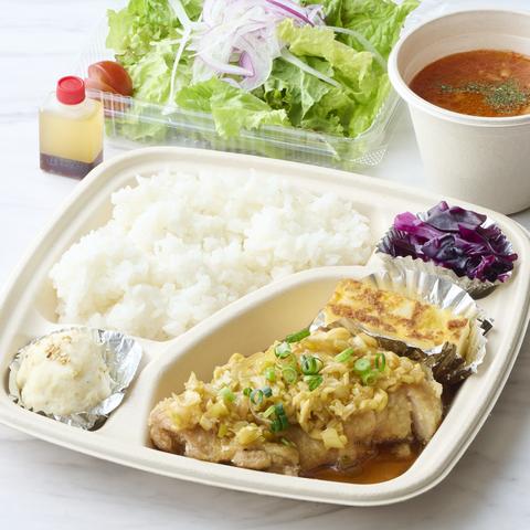 Iron Base 自家製ソースの激うま油淋鶏(スープ、サラダ付き)