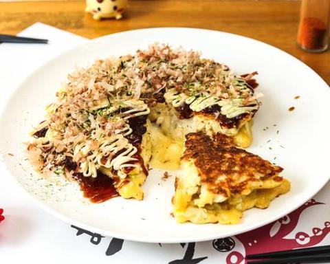 あずまや国領店 【人気No.1】豚もちチーズ玉 Pork + Mochi + Cheese Okonomiyaki
