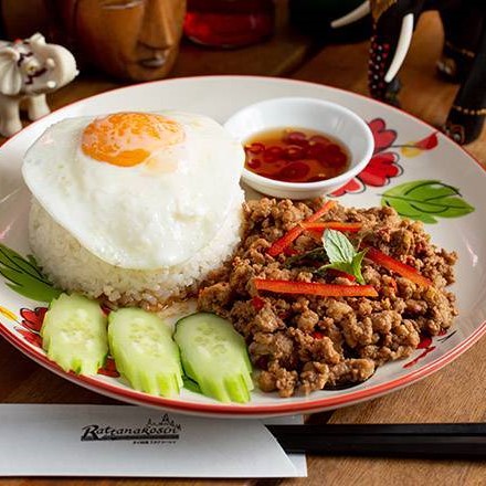 ラタナコーシン カオパットガパオムーカイダオ Khao Pad Kaprao Moo Kai Dao