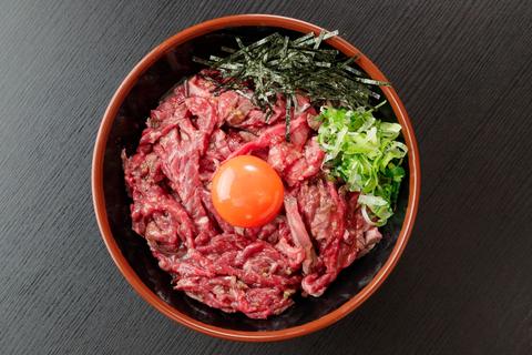 精肉・卸の肉バルsanoso 炙りユッケ丼