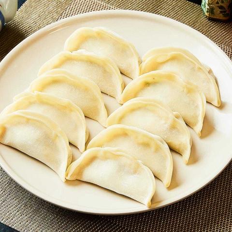 たれなし餃子永楽創業昭和11年老舗GYOZA EIRAKU.since1936 〈冷凍生〉たれなし餃子50個 50-Piece Gyoza Dumplings without Sauce (Frozen)