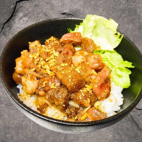 肉ぞう レアステーキ丼