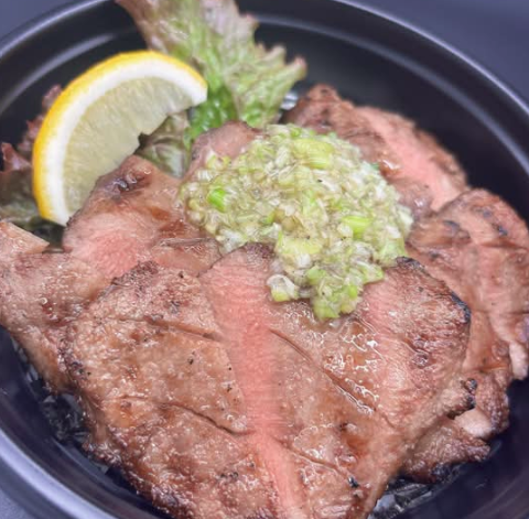 おとうちゃんTHEキッチン 直火焼き厚切り牛タン丼