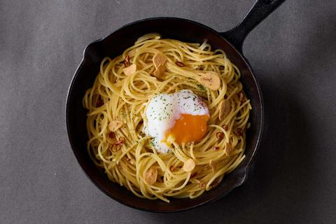 【ニンニク＆絶品パスタ】漢のペペロンチーノ 上平間店 温玉ペペロンチーノ Soft Boiled Egg Peperoncino
