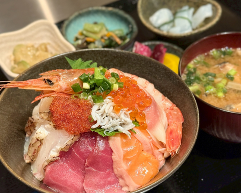 白金水産 アドホック新宿 【数量限定】海鮮丼(上)