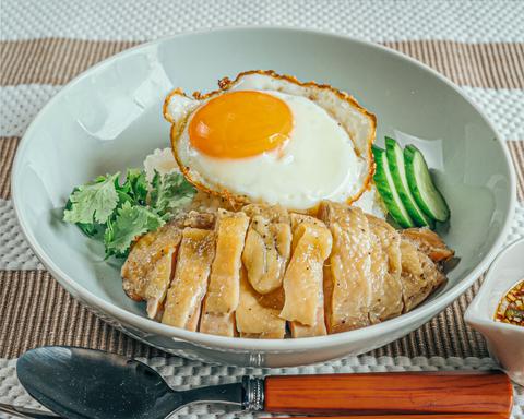 高たんぱく・糖質制限カオマンガイ 東京鶏飯食堂 駒沢店 【お月見】カオマンガイ(もも肉) [Fried Egg] Khaomangai(Thigh)