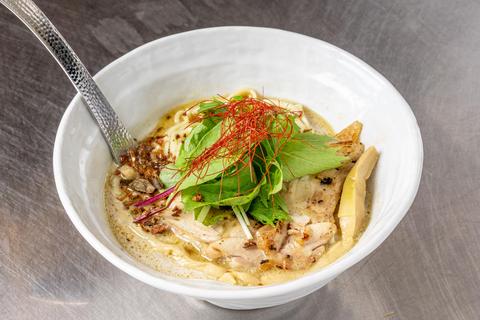BASSANOVA 新代田 グリーンカレーソバ