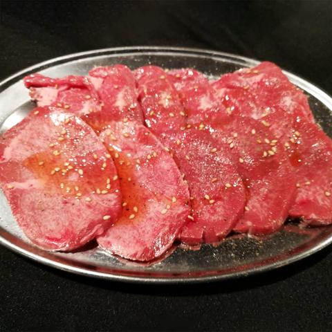 炭火焼ホルモン焼肉専門店 ホルモン二郎 牛タン(並タン)