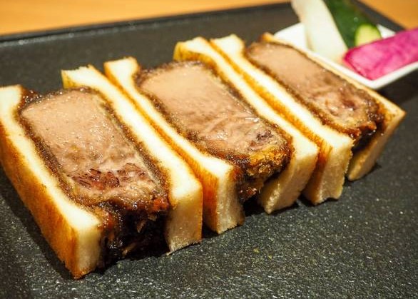 AKASAKA Tan伍