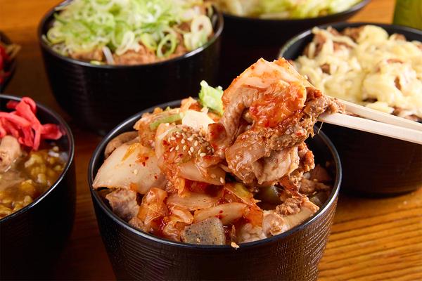 炭火焼きホルモンやざわ