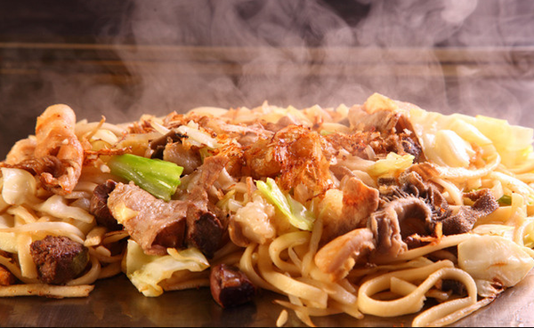 ホルモン焼きうどん 日の松